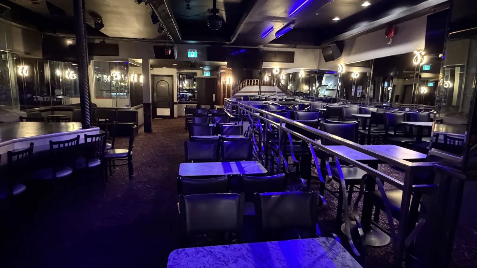 Main floor with seating and tables at Cheetah's of Windsor